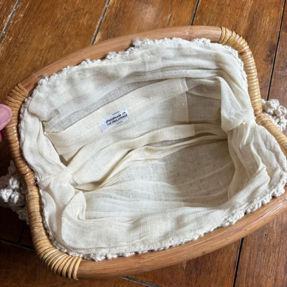 Vintage crochet/woven clutch bag with wood/rattan handle - Picture 4 of 5